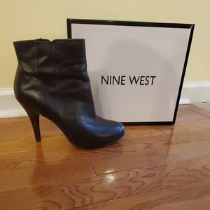 Nine West Extendo women's booties